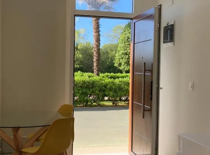 Yellow Apartments: Pet-friendly Beachfront Luxury Apartment Noja