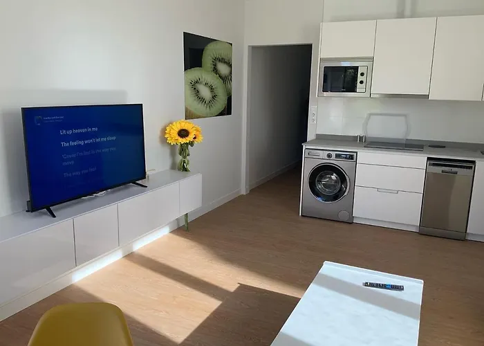 Yellow Apartments: Pet-friendly Beachfront Luxury Apartment *